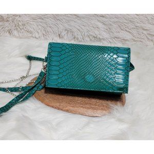 Just Solutions EyePockit, Triangle Shaped Clutch